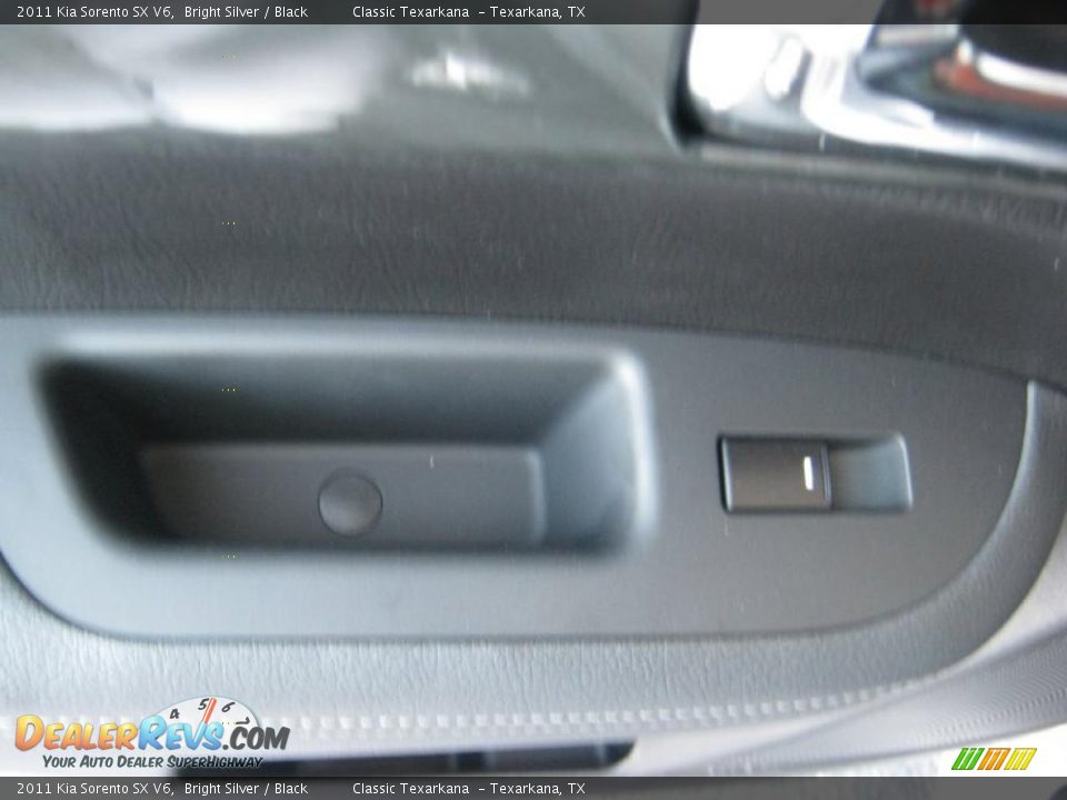 2011 Kia Sorento SX V6 Bright Silver / Black Photo #22