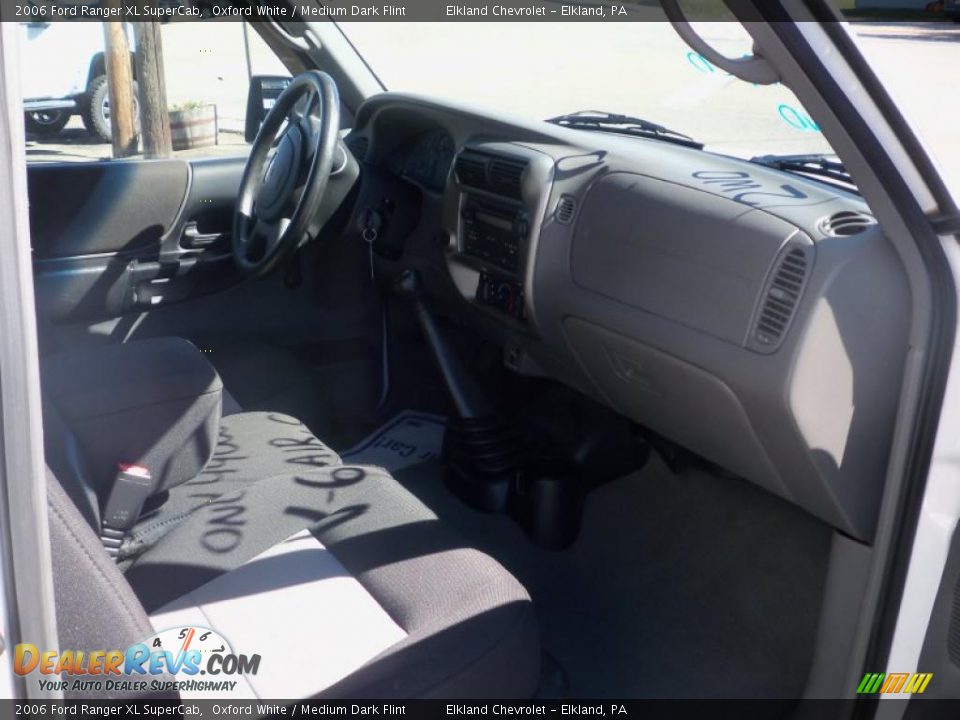 2006 Ford Ranger XL SuperCab Oxford White / Medium Dark Flint Photo #19