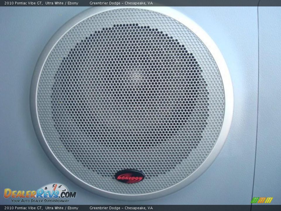 2010 Pontiac Vibe GT Ultra White / Ebony Photo #14