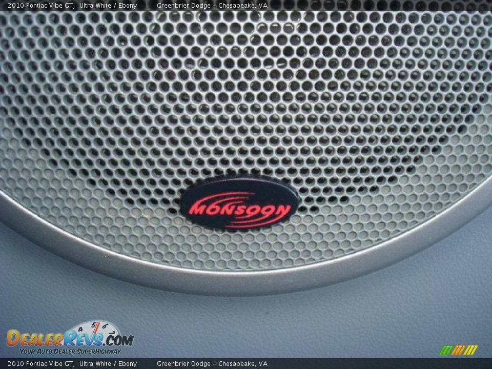 2010 Pontiac Vibe GT Ultra White / Ebony Photo #15