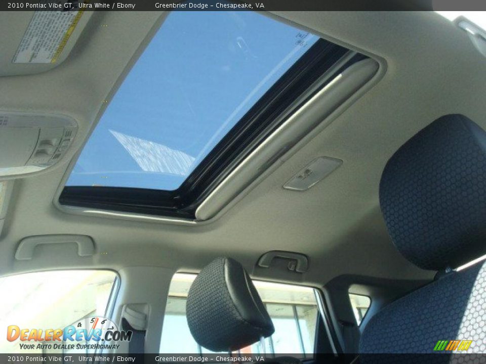 2010 Pontiac Vibe GT Ultra White / Ebony Photo #17