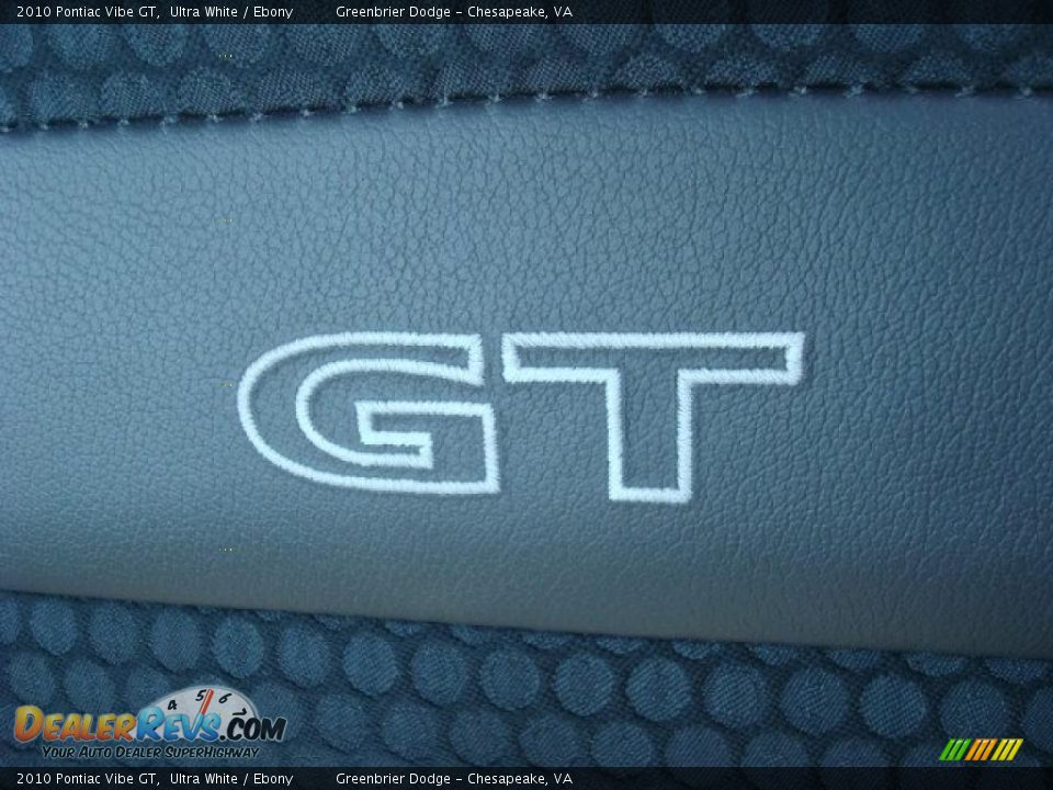 2010 Pontiac Vibe GT Ultra White / Ebony Photo #18