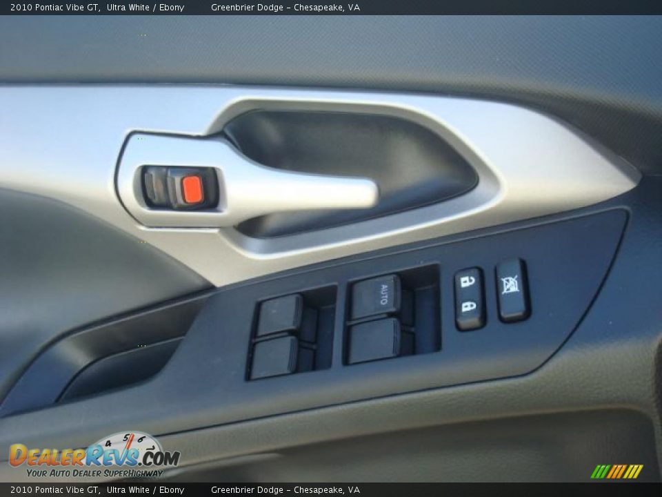 2010 Pontiac Vibe GT Ultra White / Ebony Photo #19