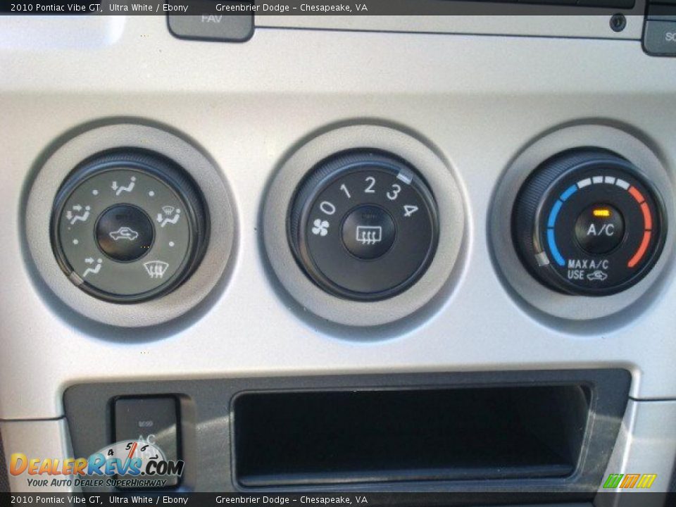 2010 Pontiac Vibe GT Ultra White / Ebony Photo #23