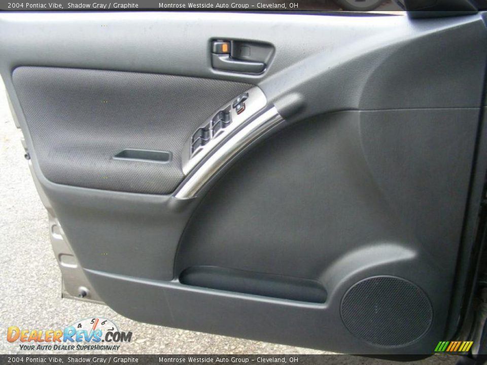 2004 Pontiac Vibe Shadow Gray / Graphite Photo #26