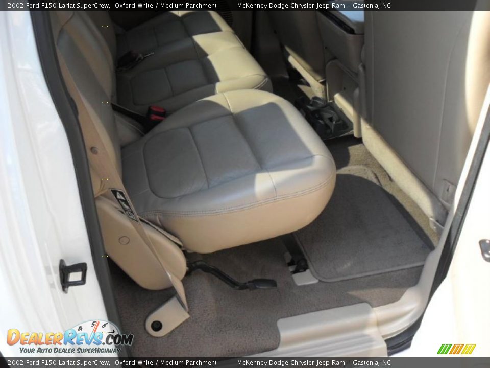 Medium Parchment Interior - 2002 Ford F150 Lariat SuperCrew Photo #16