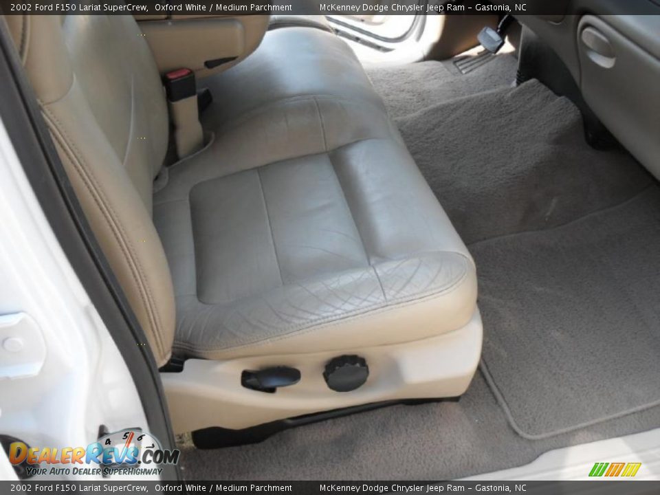 Medium Parchment Interior - 2002 Ford F150 Lariat SuperCrew Photo #17