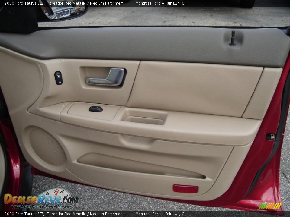 Medium Parchment Interior 2000 Ford Taurus Ses Photo 16