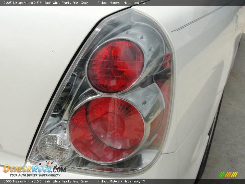 2005 Nissan Altima 2.5 S Satin White Pearl / Frost Gray Photo #18