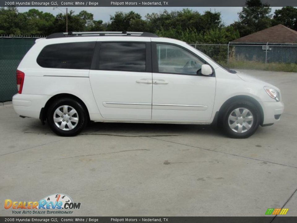 2008 Hyundai Entourage GLS Cosmic White / Beige Photo #2