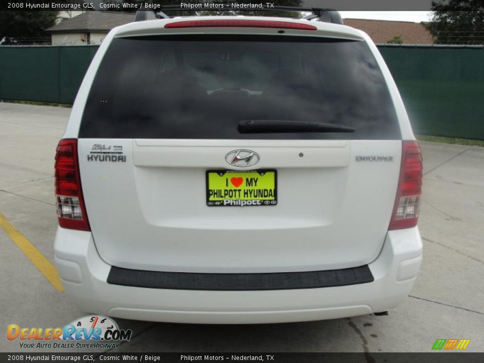2008 Hyundai Entourage GLS Cosmic White / Beige Photo #4