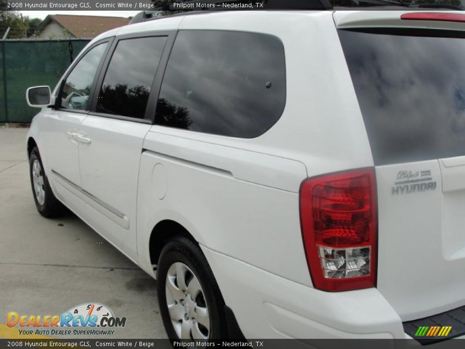2008 Hyundai Entourage GLS Cosmic White / Beige Photo #5