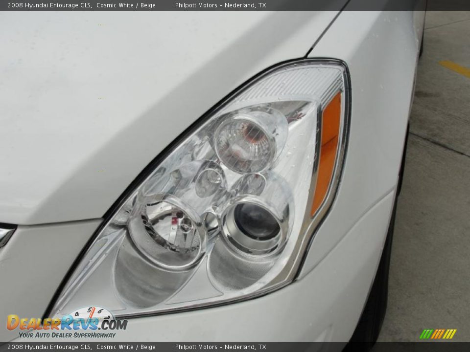2008 Hyundai Entourage GLS Cosmic White / Beige Photo #10