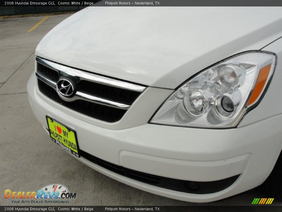 2008 Hyundai Entourage GLS Cosmic White / Beige Photo #11