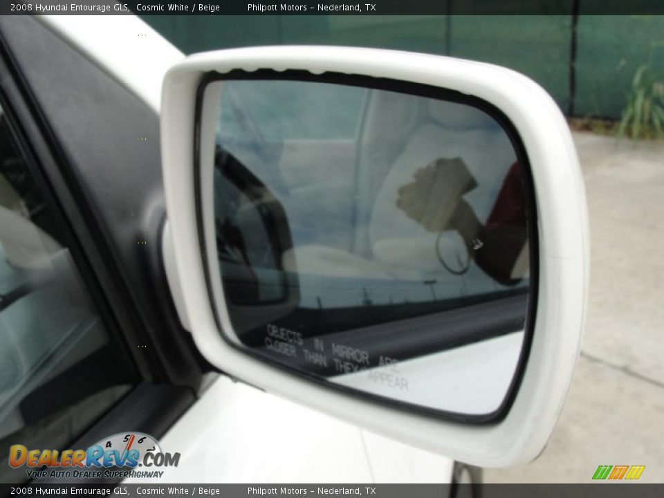 2008 Hyundai Entourage GLS Cosmic White / Beige Photo #18