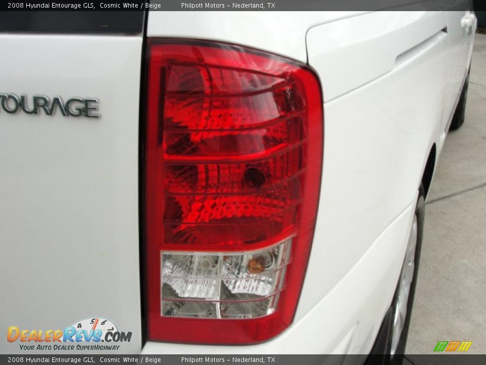 2008 Hyundai Entourage GLS Cosmic White / Beige Photo #19