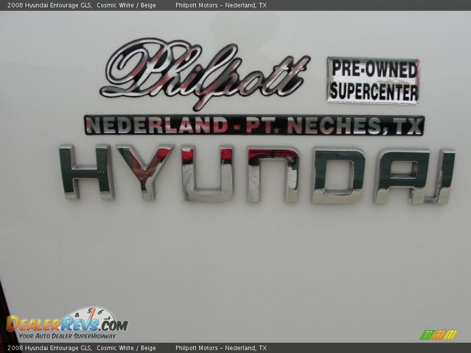 2008 Hyundai Entourage GLS Cosmic White / Beige Photo #21