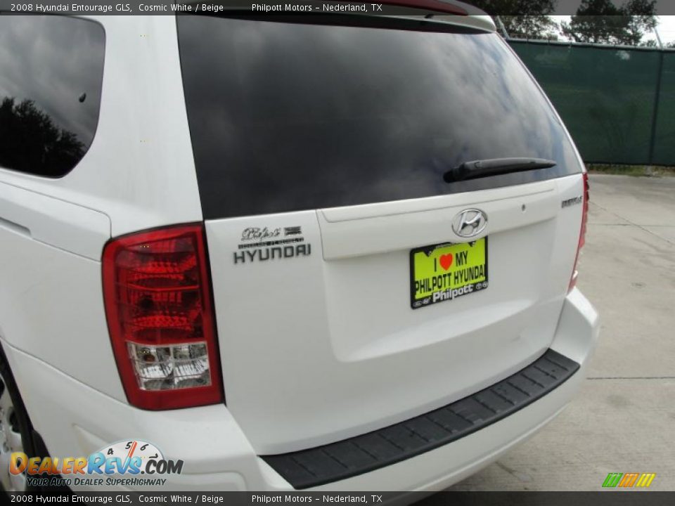 2008 Hyundai Entourage GLS Cosmic White / Beige Photo #22