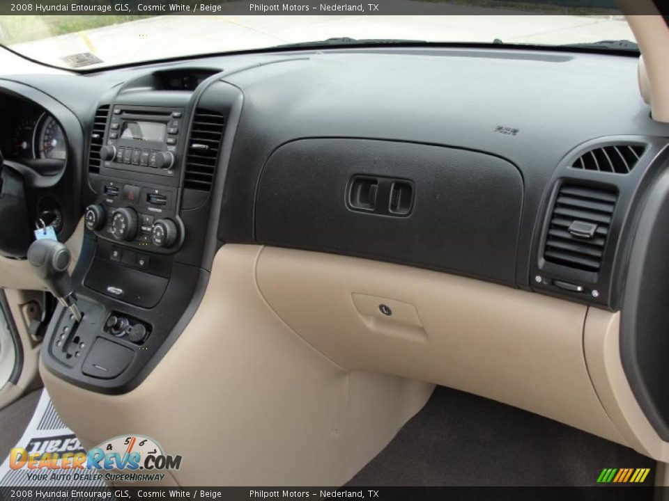 Beige Interior - 2008 Hyundai Entourage GLS Photo #25