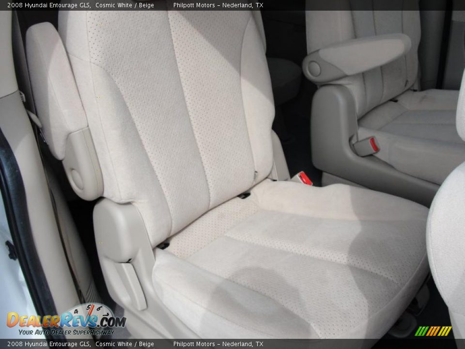 2008 Hyundai Entourage GLS Cosmic White / Beige Photo #27