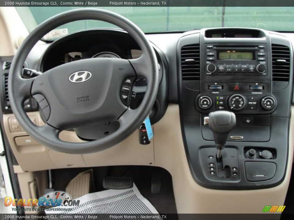 Dashboard of 2008 Hyundai Entourage GLS Photo #35