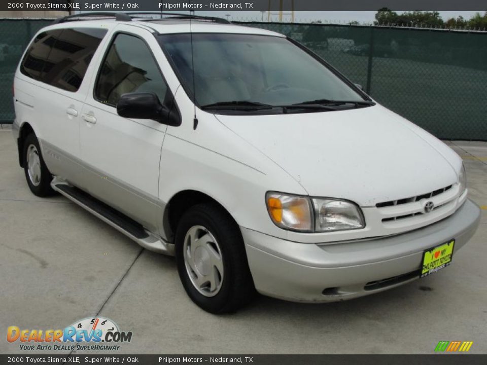 2000 Toyota Sienna XLE Super White / Oak Photo #1