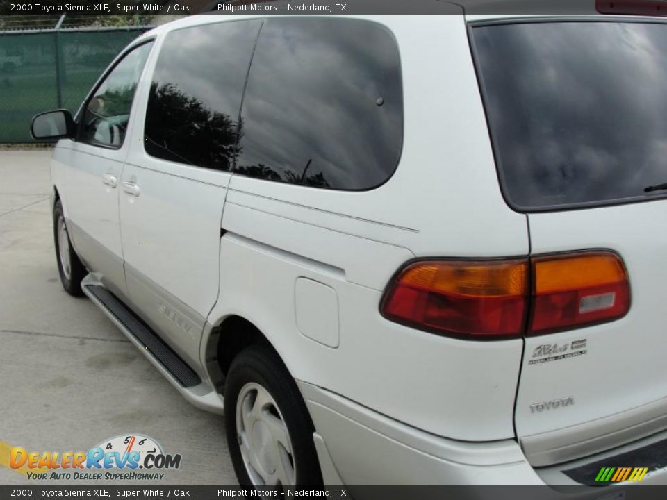 2000 Toyota Sienna XLE Super White / Oak Photo #5