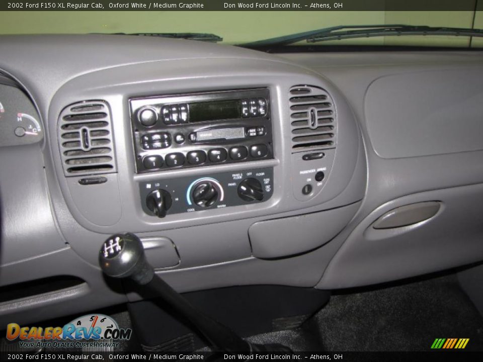 Controls of 2002 Ford F150 XL Regular Cab Photo #8