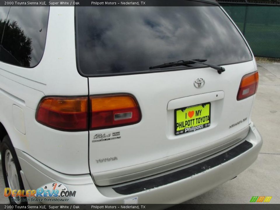 2000 Toyota Sienna XLE Super White / Oak Photo #20