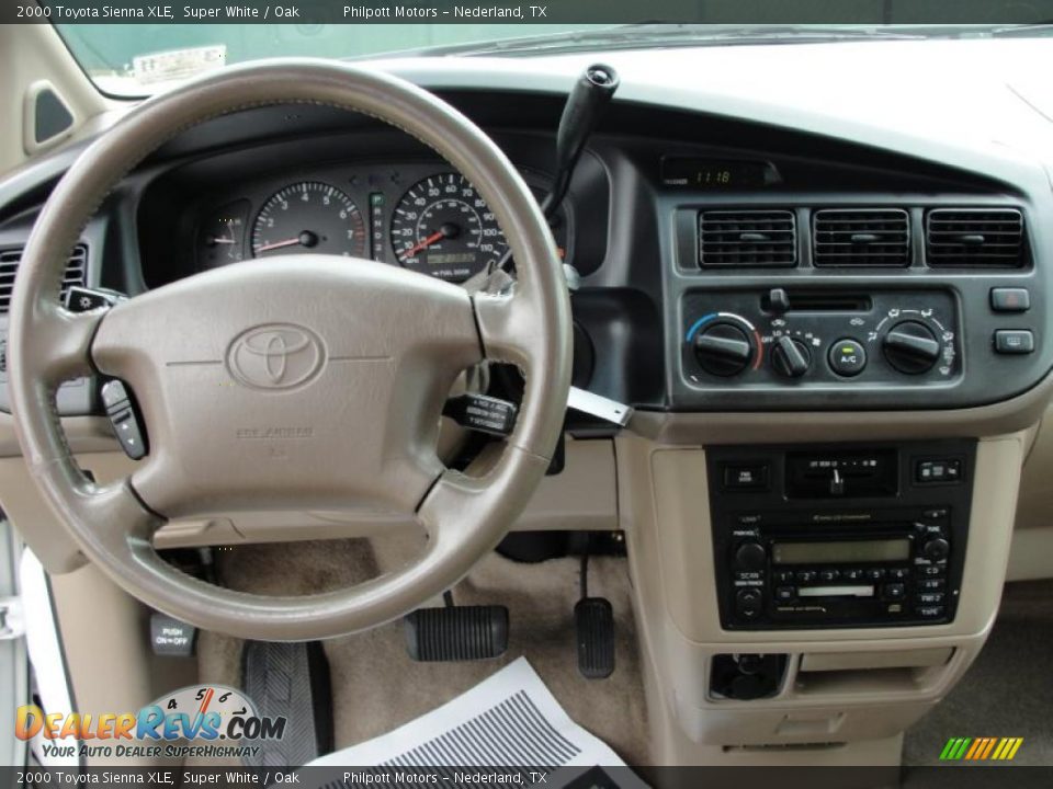 2000 Toyota Sienna XLE Super White / Oak Photo #35