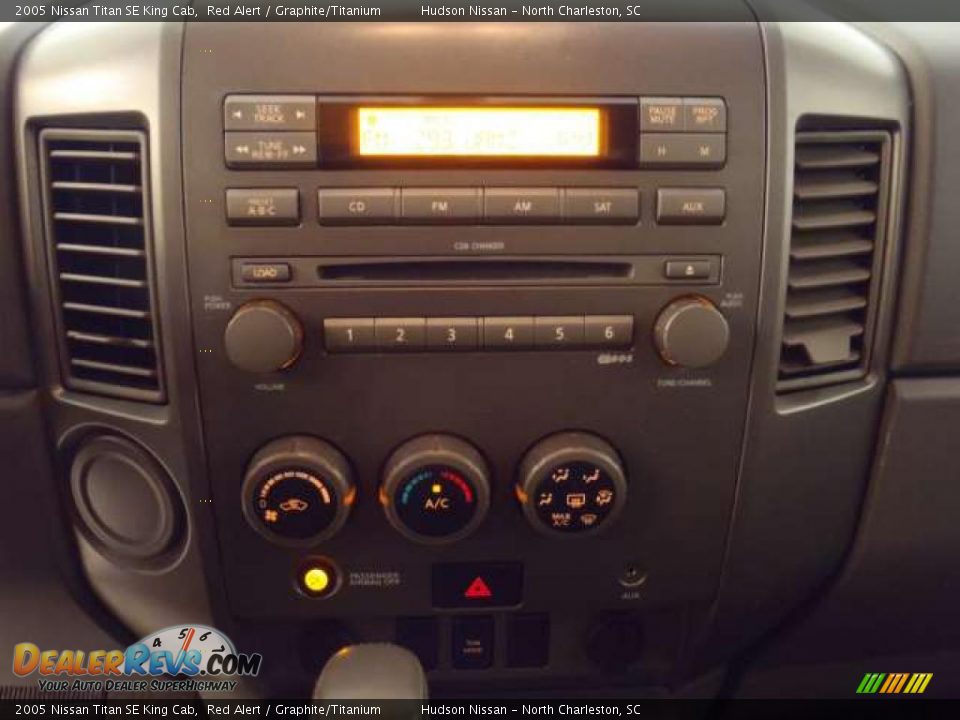 Controls of 2005 Nissan Titan SE King Cab Photo #15