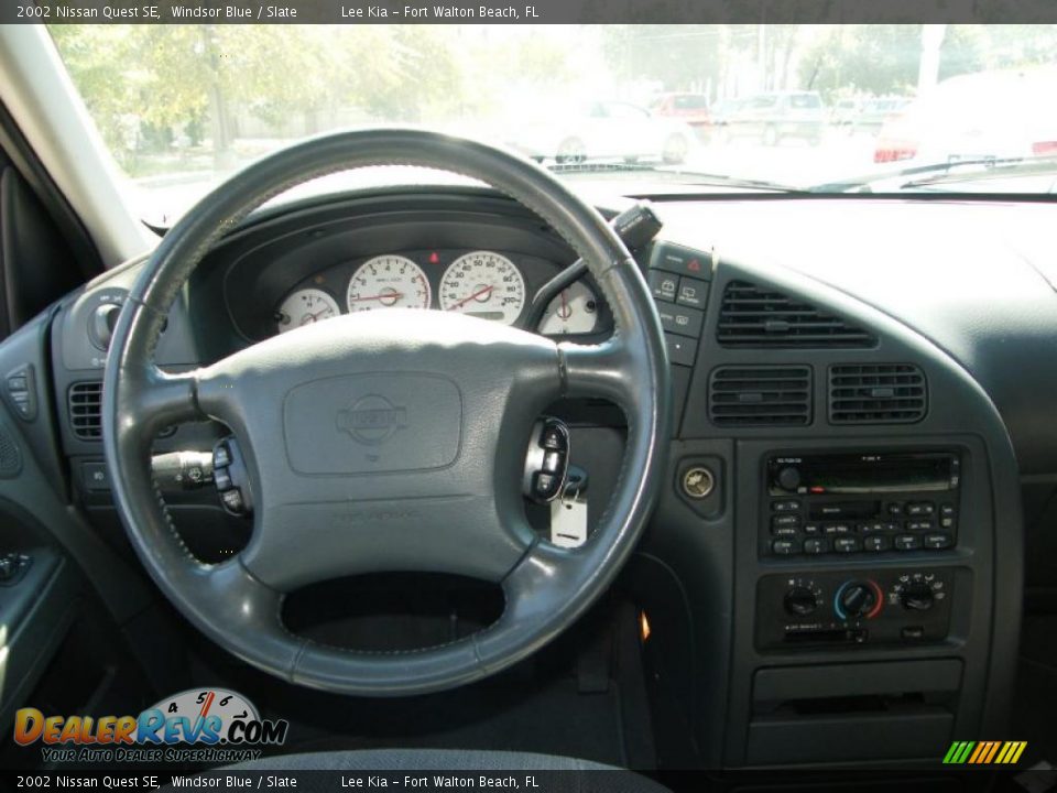 Dashboard of 2002 Nissan Quest SE Photo #16
