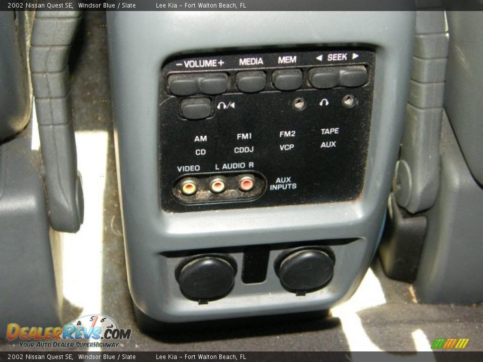 Controls of 2002 Nissan Quest SE Photo #21