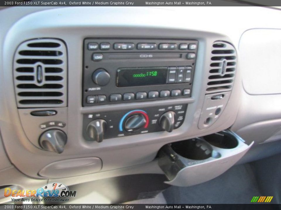 Controls of 2003 Ford F150 XLT SuperCab 4x4 Photo #16