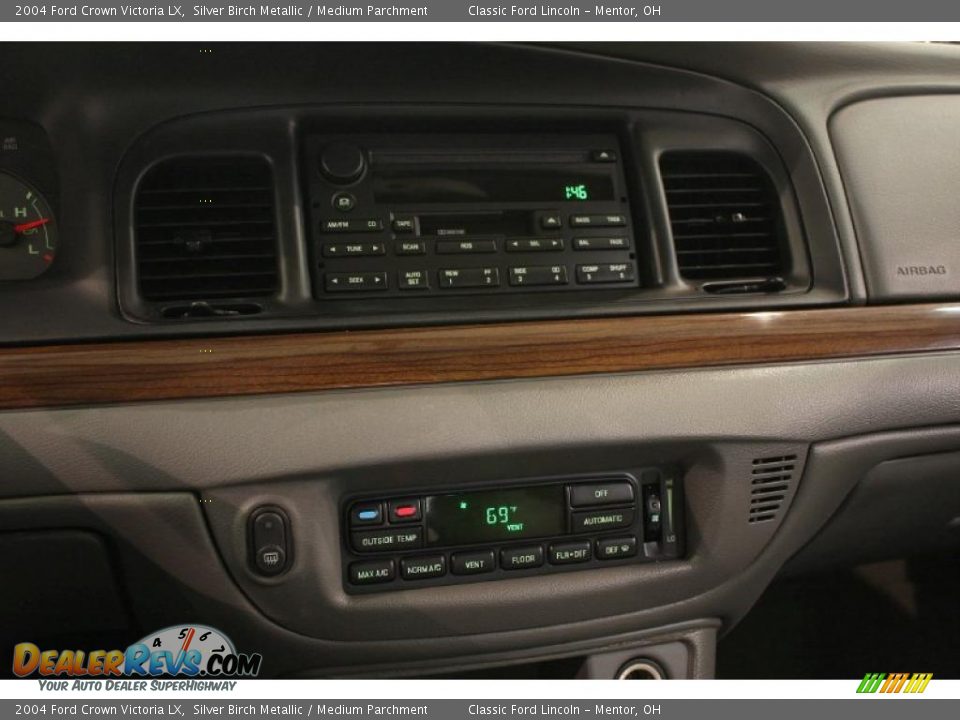 Controls of 2004 Ford Crown Victoria LX Photo #15