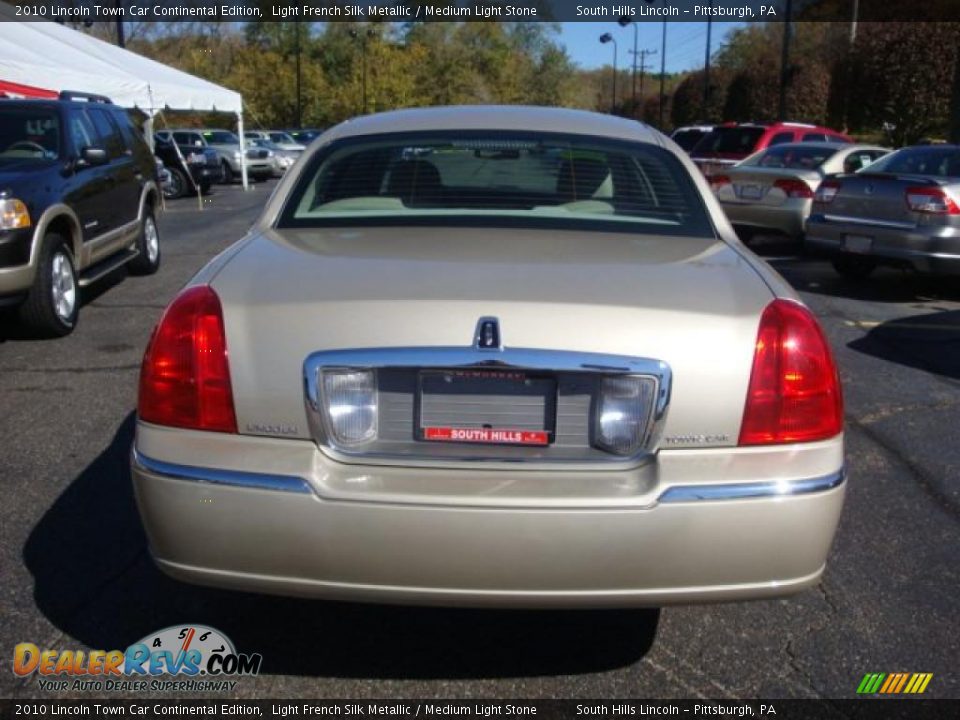 2010 Lincoln Town Car Continental Edition Light French Silk Metallic / Medium Light Stone Photo #3