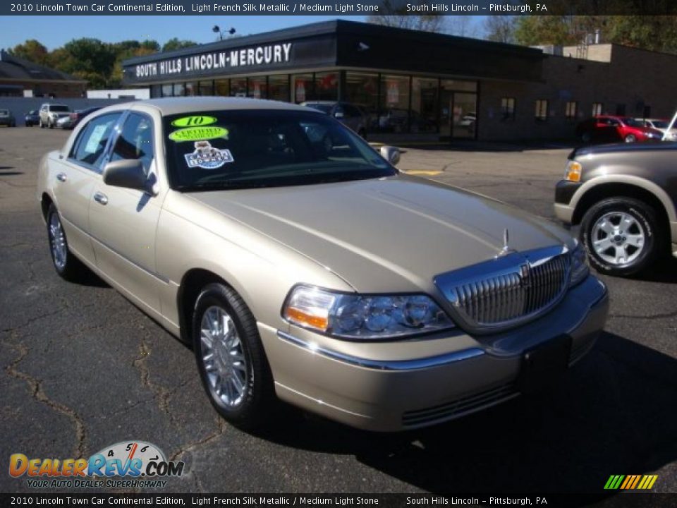 2010 Lincoln Town Car Continental Edition Light French Silk Metallic / Medium Light Stone Photo #5