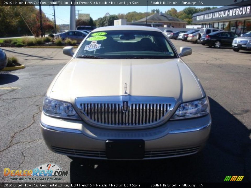 2010 Lincoln Town Car Continental Edition Light French Silk Metallic / Medium Light Stone Photo #6