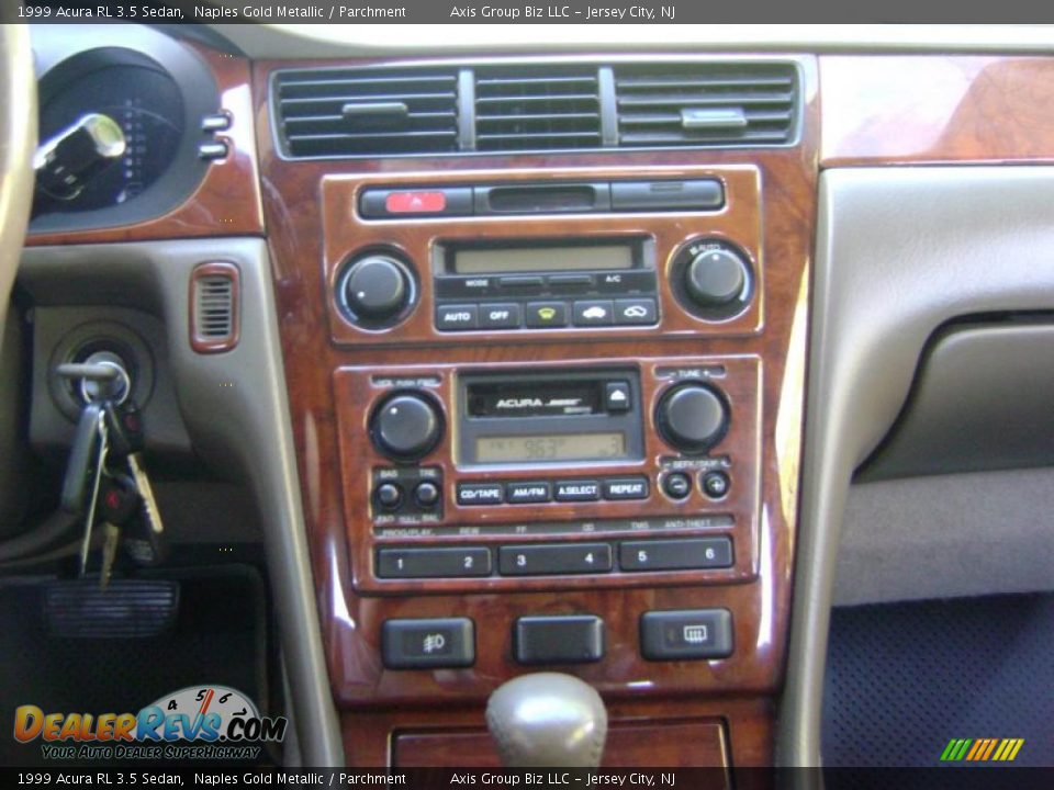 Controls of 1999 Acura RL 3.5 Sedan Photo #19