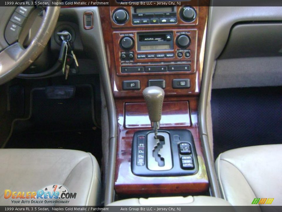 Controls of 1999 Acura RL 3.5 Sedan Photo #23