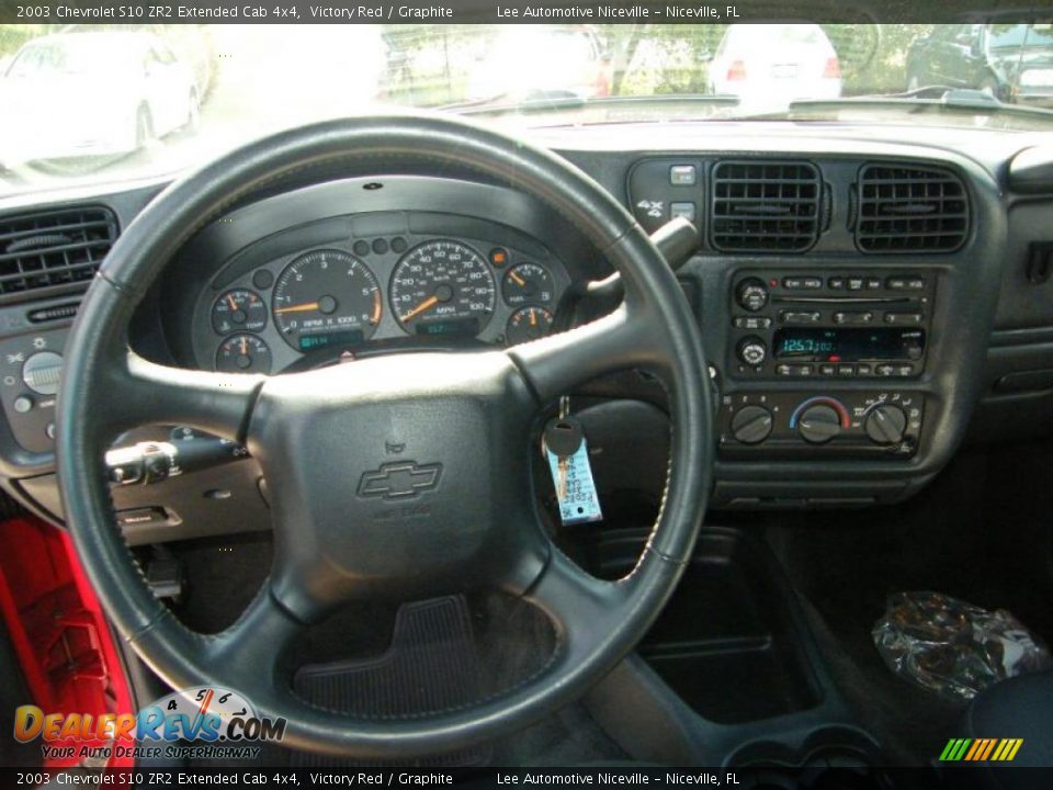 Dashboard of 2003 Chevrolet S10 ZR2 Extended Cab 4x4 Photo #18