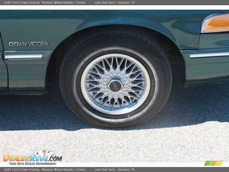 1995 Ford Crown Victoria  Wheel Photo #11