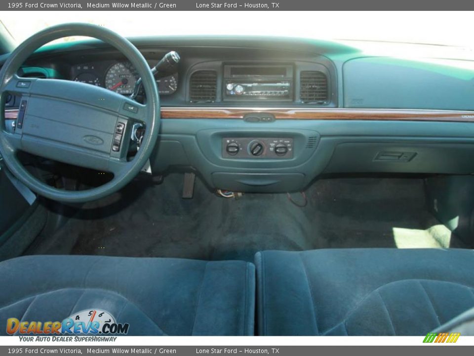 Dashboard of 1995 Ford Crown Victoria  Photo #20