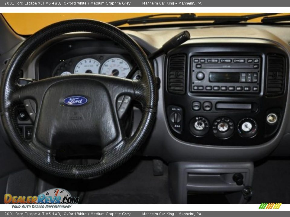 Dashboard of 2001 Ford Escape XLT V6 4WD Photo #5