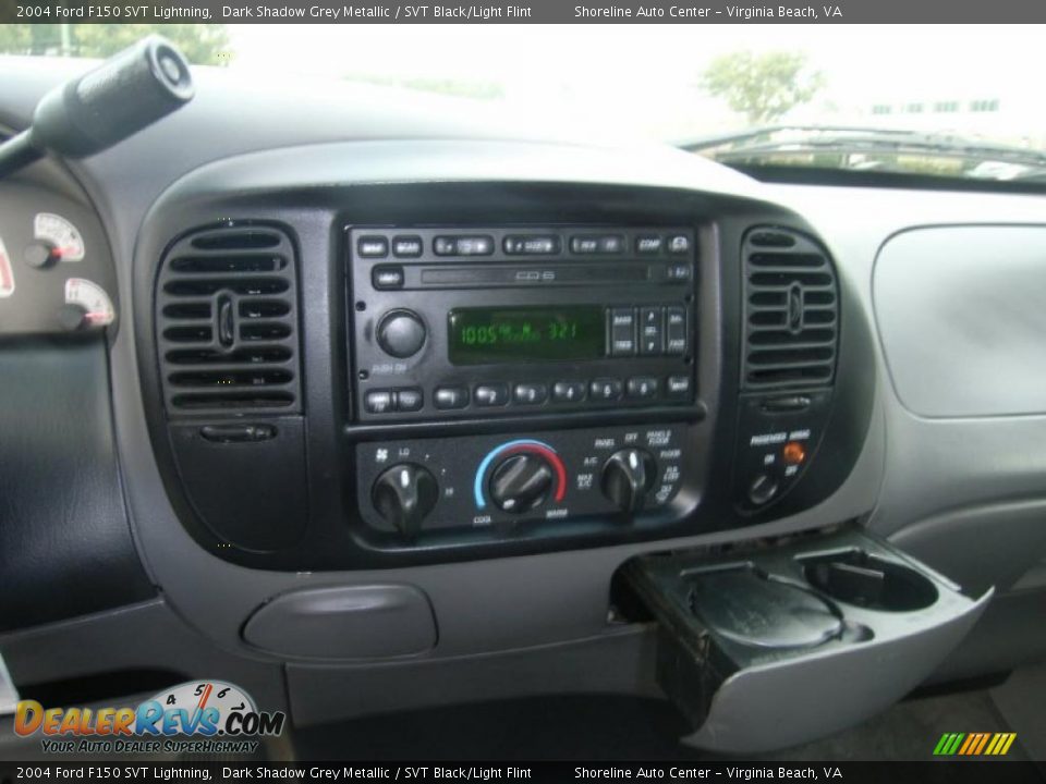 Controls of 2004 Ford F150 SVT Lightning Photo #14