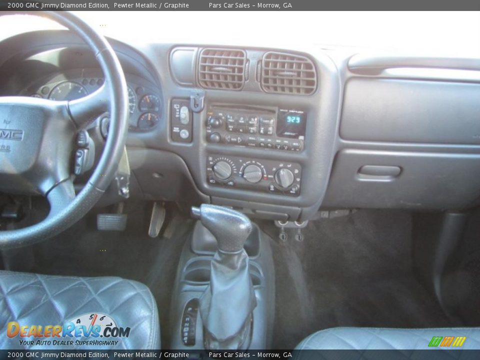 Dashboard of 2000 GMC Jimmy Diamond Edition Photo #11