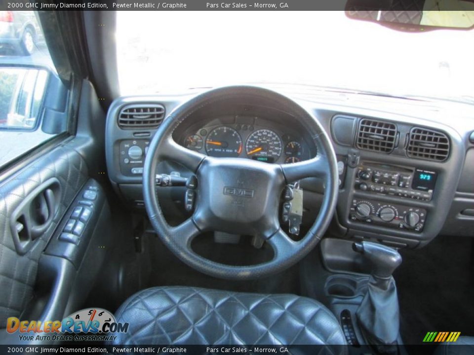 Dashboard of 2000 GMC Jimmy Diamond Edition Photo #12