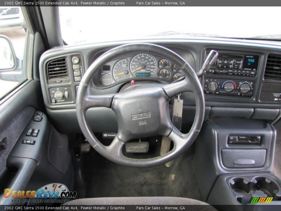 Dashboard of 2002 GMC Sierra 1500 Extended Cab 4x4 Photo #11