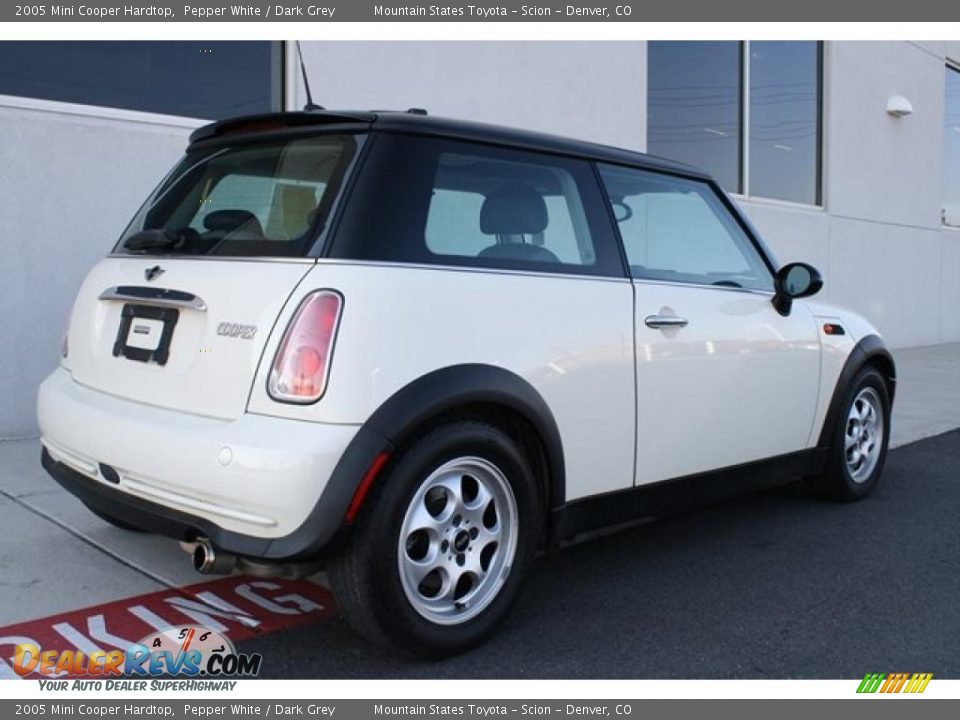 2005 Mini Cooper Hardtop Pepper White / Dark Grey Photo #2