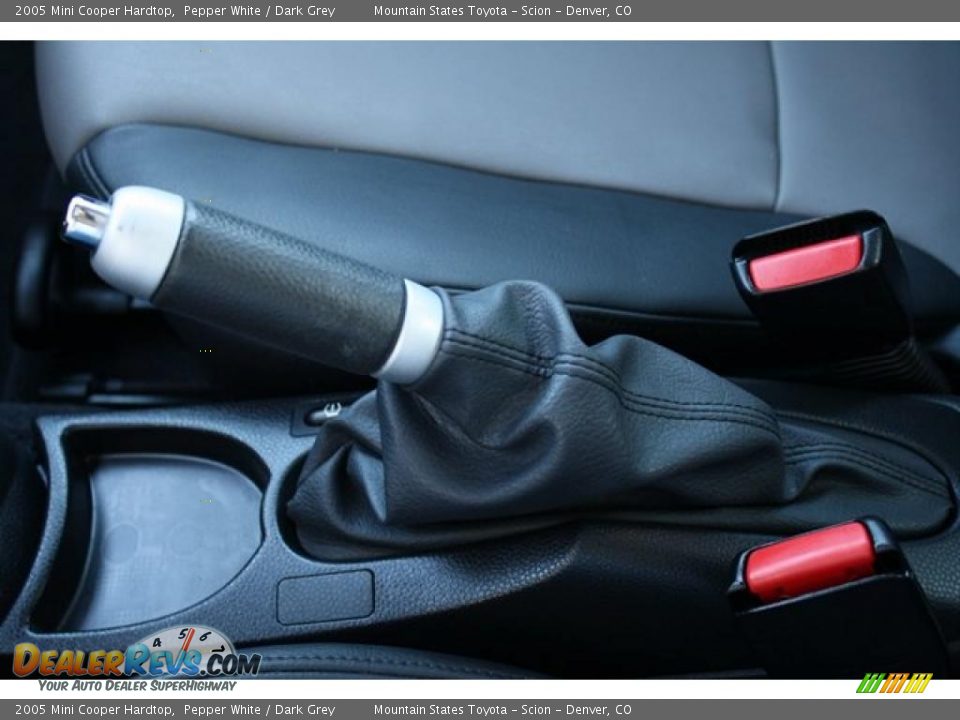 2005 Mini Cooper Hardtop Pepper White / Dark Grey Photo #24